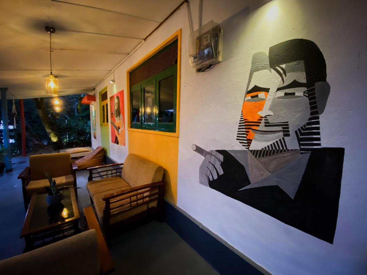 Mad Monkey Hostel And Lounge Ella Exterior photo