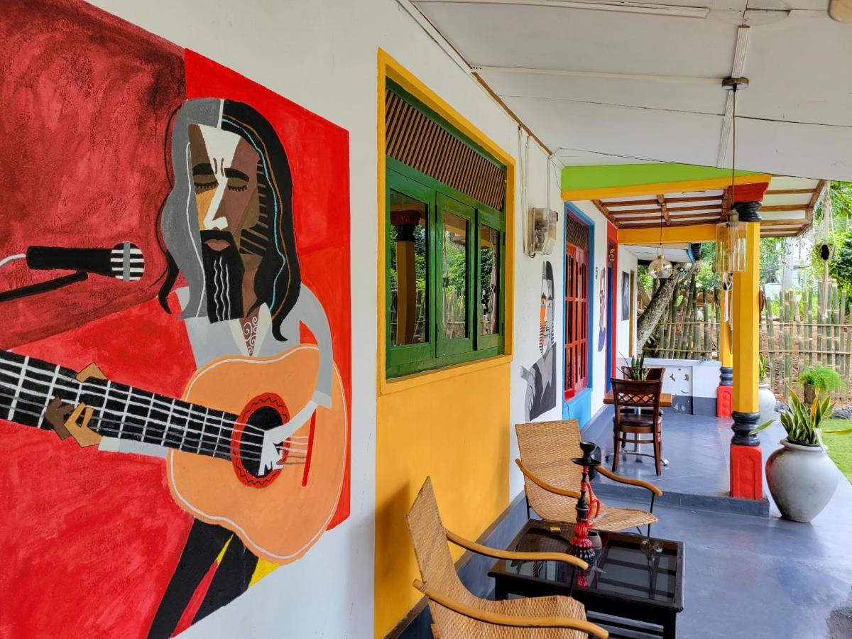 Mad Monkey Hostel And Lounge Ella Exterior photo